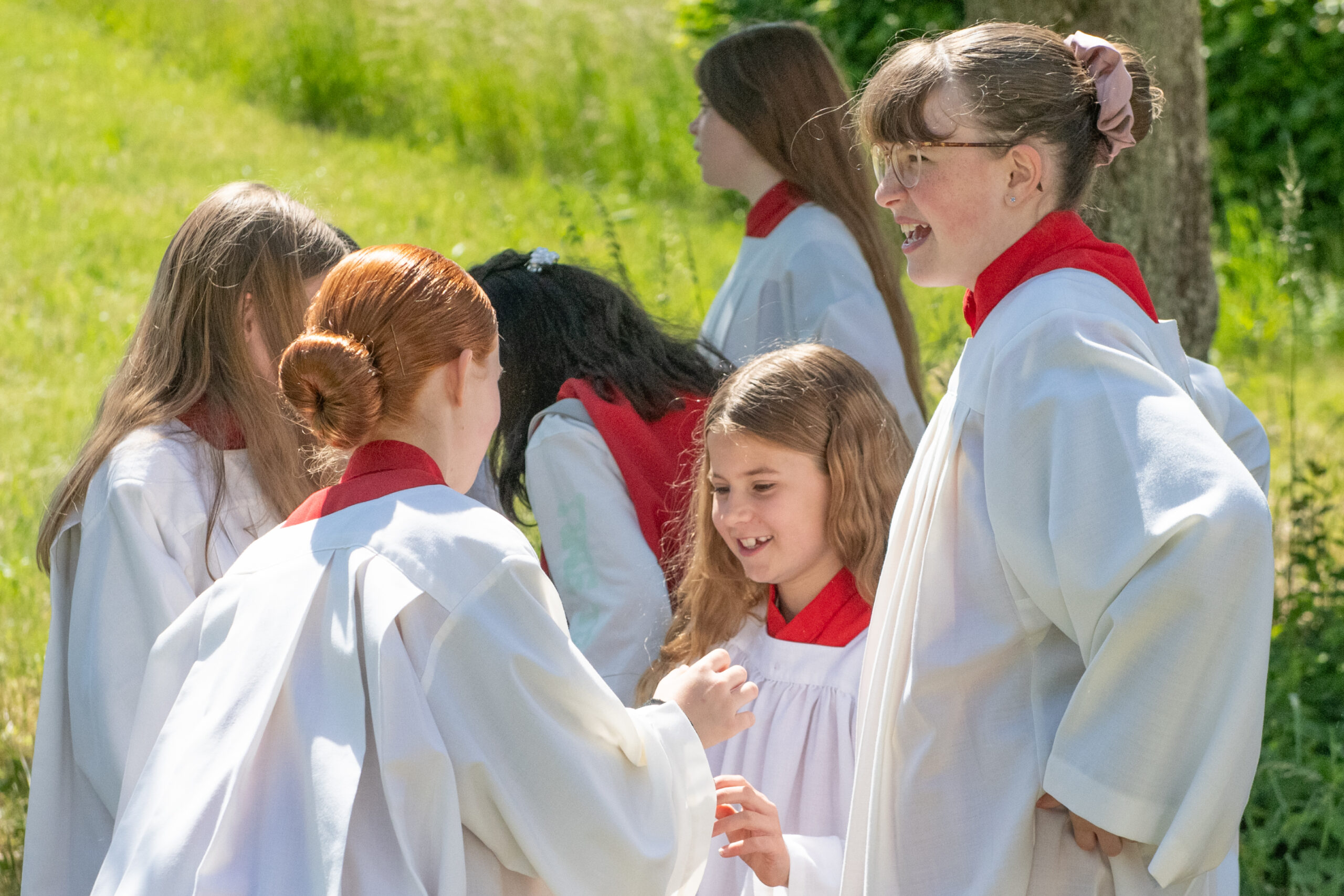 Ministranten im Garten1